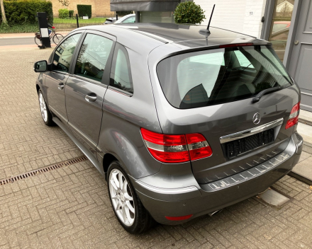 MERCEDES B 180 CDI AUTOMAAT HALF LEDER / NAVI / AIRCO 28/02/2011   137.052 KM