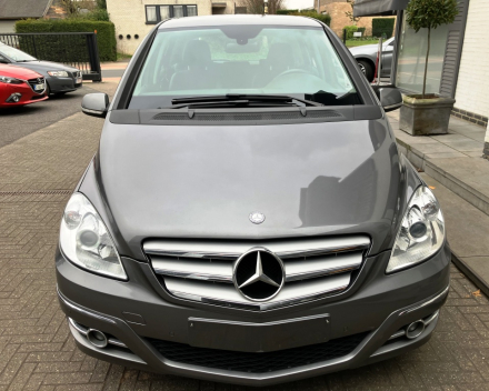 MERCEDES B 180 CDI AUTOMAAT HALF LEDER / NAVI / AIRCO 28/02/2011   137.052 KM