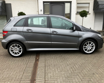 MERCEDES B 180 CDI AUTOMAAT HALF LEDER / NAVI / AIRCO 28/02/2011   137.052 KM