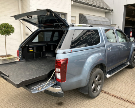 ISUZU D-MAX PICK-UP FULL OPTION  83.170 KM  BJ 2016