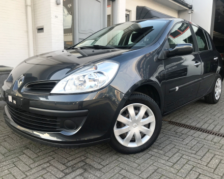 RENAULT CLIO 1,2 AUTOMAAT  26/04/2010  SLECHTS 58864 KM  3800 EURO