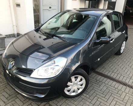 RENAULT CLIO 1,2 AUTOMAAT  26/04/2010  SLECHTS 58864 KM  3800 EURO