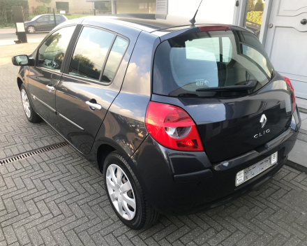 RENAULT CLIO 1,2 AUTOMAAT  26/04/2010  SLECHTS 58864 KM  3800 EURO