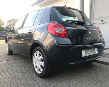 RENAULT CLIO 1,2 AUTOMAAT  26/04/2010  SLECHTS 58864 KM  3800 EURO