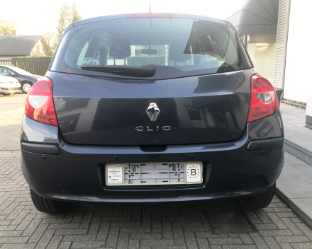 RENAULT CLIO 1,2 AUTOMAAT  26/04/2010  SLECHTS 58864 KM  3800 EURO