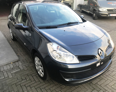 RENAULT CLIO 1,2 AUTOMAAT  26/04/2010  SLECHTS 58864 KM  3800 EURO