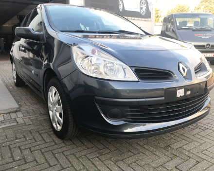 RENAULT CLIO 1,2 AUTOMAAT  26/04/2010  SLECHTS 58864 KM  3800 EURO