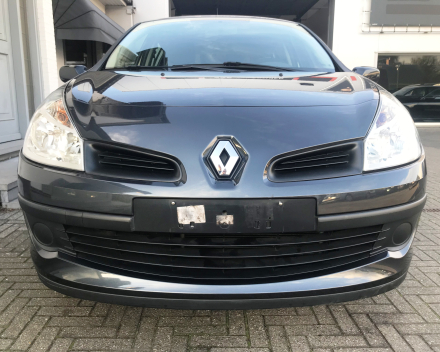 RENAULT CLIO 1,2 AUTOMAAT  26/04/2010  SLECHTS 58864 KM  3800 EURO