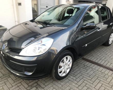 RENAULT CLIO 1,2 AUTOMAAT  26/04/2010  SLECHTS 58864 KM  3800 EURO