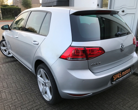 VOLKSWAGEN GOLF 7 1,2 BENZINE 5 DEURS  04/04/2014  89841 KM  GEKEURD + GARANTIE !