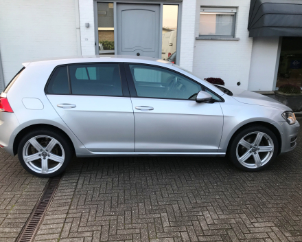 VOLKSWAGEN GOLF 7 1,2 BENZINE 5 DEURS  04/04/2014  89841 KM  GEKEURD + GARANTIE !