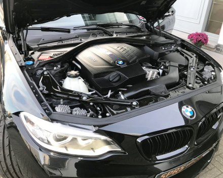 BMW M2  370 PK PRACHTWAGEN  SLECHTS 8,821 KM + GARANTIE