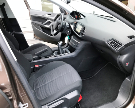 PEUGEOT 308 1,6HDI  NAVIGATIE / ALU / GARANTIE / 96.843 KM  / 8800 EURO