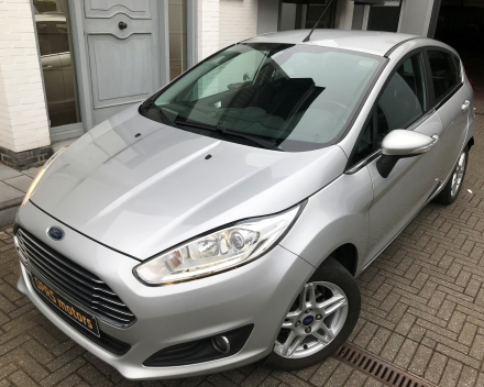 FORD FIESTA 1,0 BENZINE NIEUW MODEL /GEKEURD / 07/11/2013