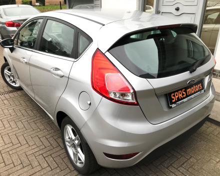 FORD FIESTA 1,0 BENZINE NIEUW MODEL /GEKEURD / 07/11/2013