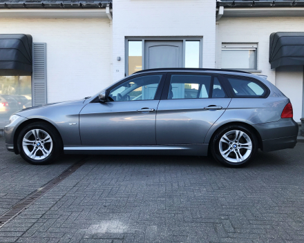 BMW 318 D TOURING 06/03/2012 LEDER+NAVIGATIE+CRUISE