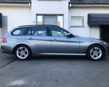 BMW 318 D TOURING 06/03/2012 LEDER+NAVIGATIE+CRUISE