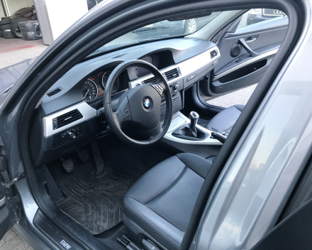 BMW 318 D TOURING 06/03/2012 LEDER+NAVIGATIE+CRUISE