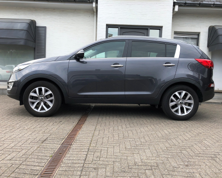 KIA SPORTAGE  23/06/2015  56.178 KM 1,7 CRDI  FULL OPTION LEDER / NAVI / PDC / CRUISE / ...