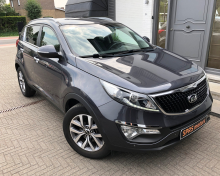 KIA SPORTAGE  23/06/2015  56.178 KM 1,7 CRDI  FULL OPTION LEDER / NAVI / PDC / CRUISE / ...