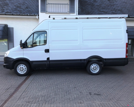 IVECO DAILY 35S15 VERHOOGD + DAKREK + SLECHTS 117.495 KM  BJ 2013  EURO 5  8513 EURO NETTO