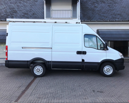 IVECO DAILY 35S15 VERHOOGD + DAKREK + SLECHTS 117.495 KM  BJ 2013  EURO 5  8513 EURO NETTO