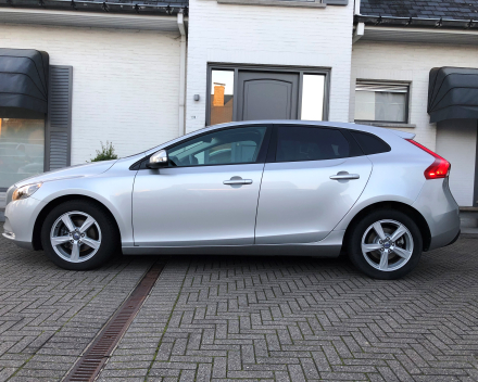 VOLVO V40 1,6D   15/11/2012   118.637 KM