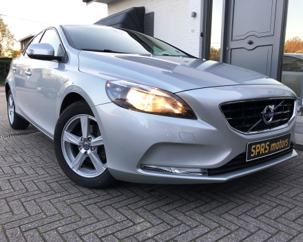 VOLVO V40 1,6D   15/11/2012   118.637 KM