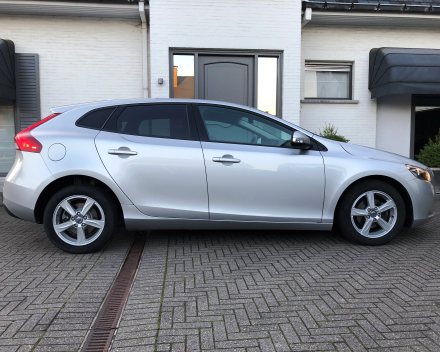 VOLVO V40 1,6D   15/11/2012   118.637 KM