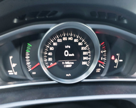 VOLVO V40 1,6D   15/11/2012   118.637 KM