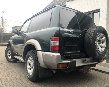 NISSAN PATROL GR TD-6  LICHTEVRACHTWAGEN  SLECHTS 122.653 KM  / 3000 EURO