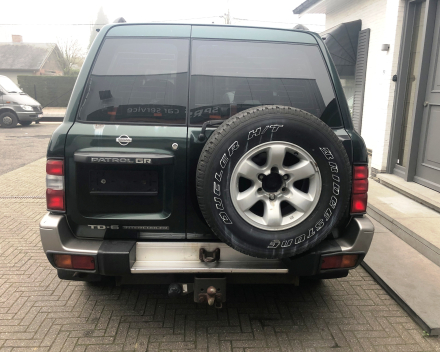 NISSAN PATROL GR TD-6  LICHTEVRACHTWAGEN  SLECHTS 122.653 KM  / 3000 EURO