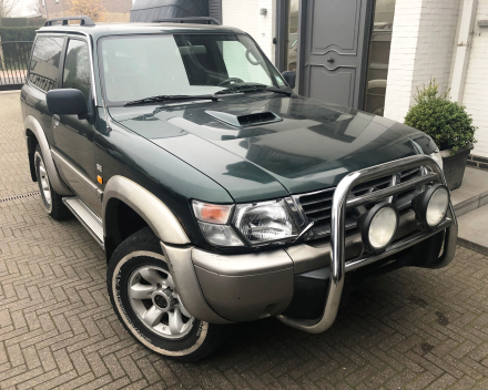 NISSAN PATROL GR TD-6  LICHTEVRACHTWAGEN  SLECHTS 122.653 KM  / 3000 EURO