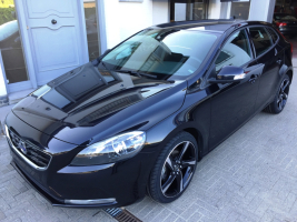 VERKOCHT  VOLVO V40 1,6D * ZWART METAAL * 18&quot; VELGEN * CRUISECONTROL * AIRCO * GEKEURD * GARANTIE