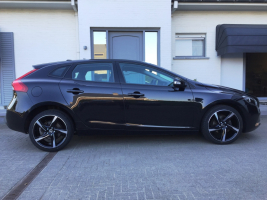 VERKOCHT  VOLVO V40 1,6D * ZWART METAAL * 18&quot; VELGEN * CRUISECONTROL * AIRCO * GEKEURD * GARANTIE