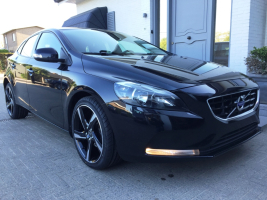 VERKOCHT  VOLVO V40 1,6D * ZWART METAAL * 18&quot; VELGEN * CRUISECONTROL * AIRCO * GEKEURD * GARANTIE