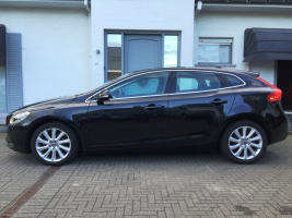 VOLVO V40 Summun -Diesel - 93028 km - 10/2012