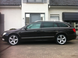 VERKOCHT SKODA SUPERB * FULL OPTION * LEDER * NAVI * XENON * GEKEURD * GARANTIE