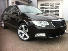 VERKOCHT SKODA SUPERB * FULL OPTION * LEDER * NAVI * XENON * GEKEURD * GARANTIE