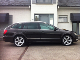 VERKOCHT SKODA SUPERB * FULL OPTION * LEDER * NAVI * XENON * GEKEURD * GARANTIE