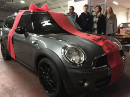 VERKOCHT MINI CLUBMAN DIESEL COOPER WORKS-VELGEN &quot;IN CADEAUVERPAKKING VOOR VERJAARDAG&quot;