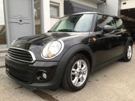 VERKOCHT  MINI ONE DIESEL 1,6D * ZWART METAAL * DIGITALE AIRCO * ALU VELGEN * MISTLAMPEN * SLECHTS 73736 KM * GEKEURD * GARANTIE