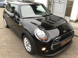 VERKOCHT MINI 1,2 BENZINE NIEUW MODEL / NAVIGATIE / ZWART / SLECHTS 24187 KM