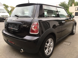 VERKOCHT  MINI ONE DIESEL 1,6D * ZWART METAAL * DIGITALE AIRCO * ALU VELGEN * MISTLAMPEN * SLECHTS 73736 KM * GEKEURD * GARANTIE