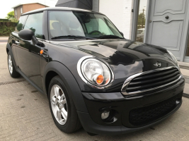 VERKOCHT  MINI ONE DIESEL 1,6D * ZWART METAAL * DIGITALE AIRCO * ALU VELGEN * MISTLAMPEN * SLECHTS 73736 KM * GEKEURD * GARANTIE