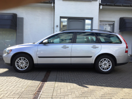 VERKOCHT VOLVO V50 1,6 MET ZWART LEDER INTERIEUR / GEKEURD