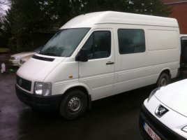 VERKOCHT  VOLKSWAGEN LT35 * 2,5 TDI * DUBBELE CABINE *  LICHTEVRACHTWAGEN * VERHOOGD * GEKEURD