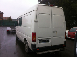 VERKOCHT  VOLKSWAGEN LT35 * 2,5 TDI * DUBBELE CABINE *  LICHTEVRACHTWAGEN * VERHOOGD * GEKEURD