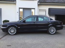 VERKOCHT  JAGUAR X-TYPE 2,0D * ZWART METAAL * BEIGE LEDER * ALU VELGEN * DIGITALE AIRCO * CRUISECONTROL * GEKEURD * GARANTIE