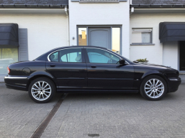 VERKOCHT  JAGUAR X-TYPE 2,0D * ZWART METAAL * BEIGE LEDER * ALU VELGEN * DIGITALE AIRCO * CRUISECONTROL * GEKEURD * GARANTIE